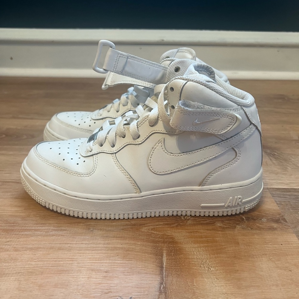 High top Air Force 1’s
